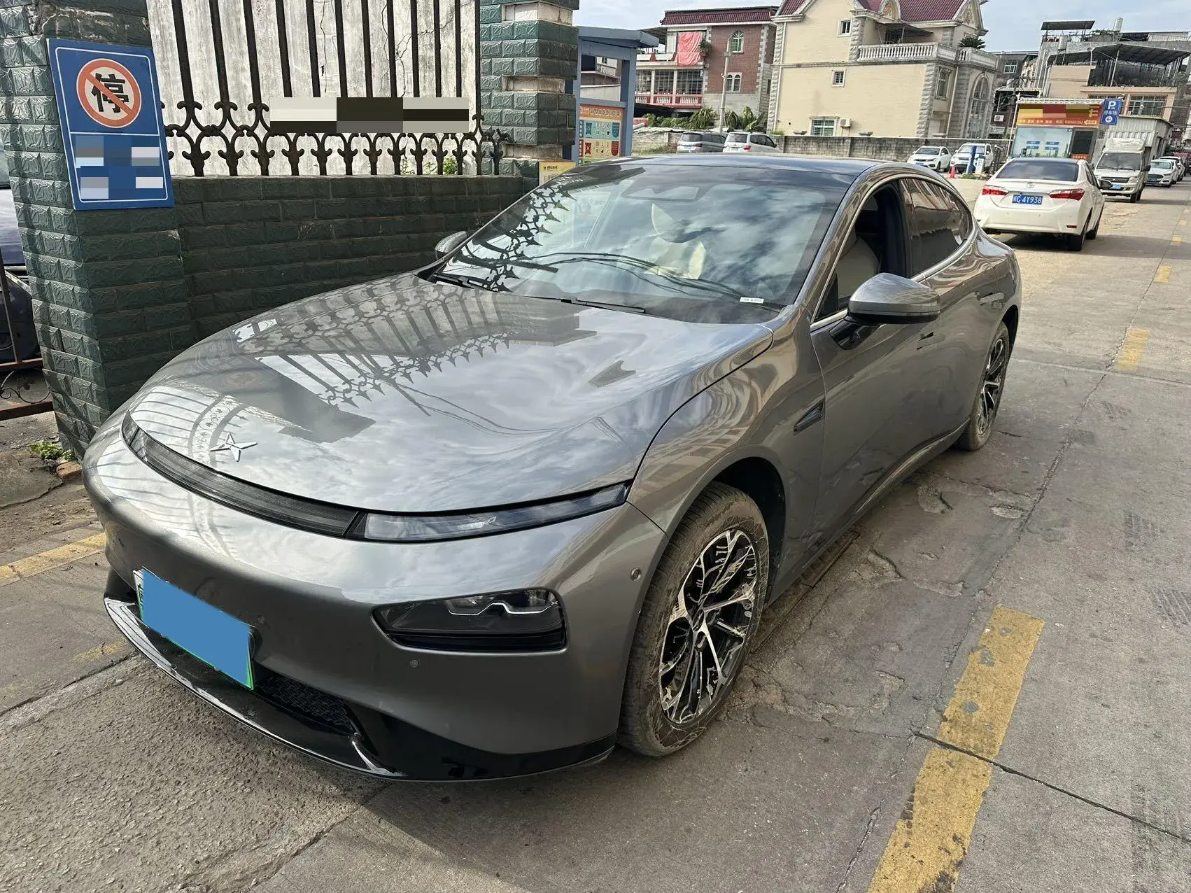 2020 XPENG P7 view 1
