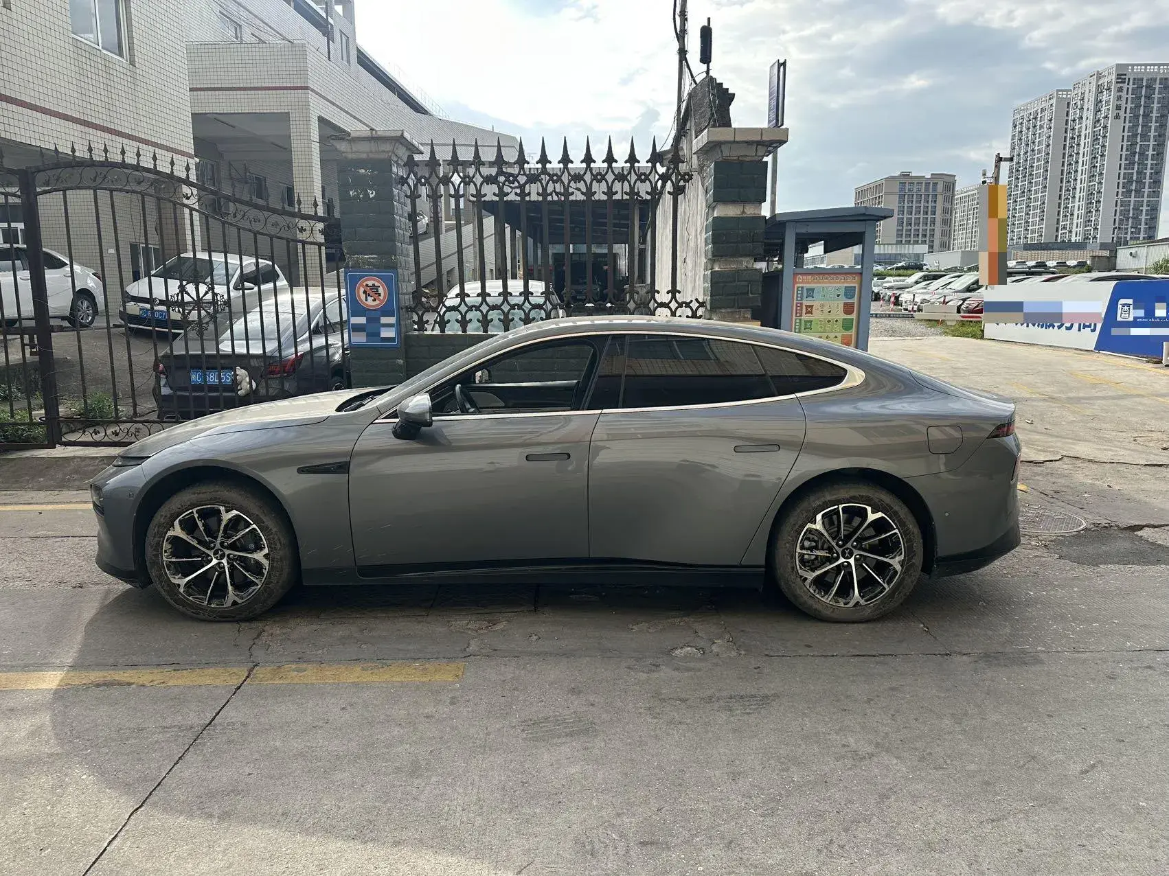 2020 XPENG P7 thumbnail 4