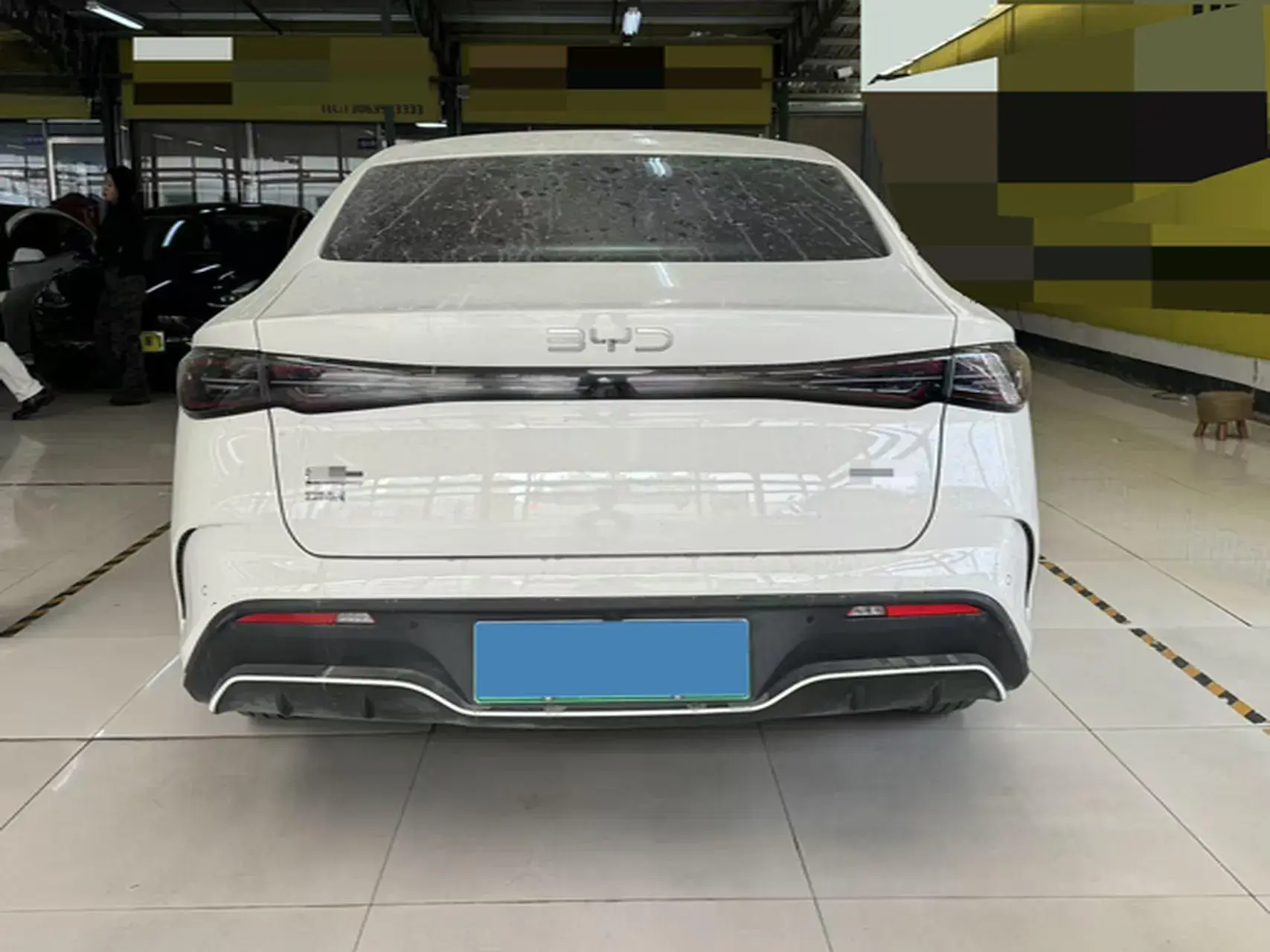 2024 BYD SEAL thumbnail 3