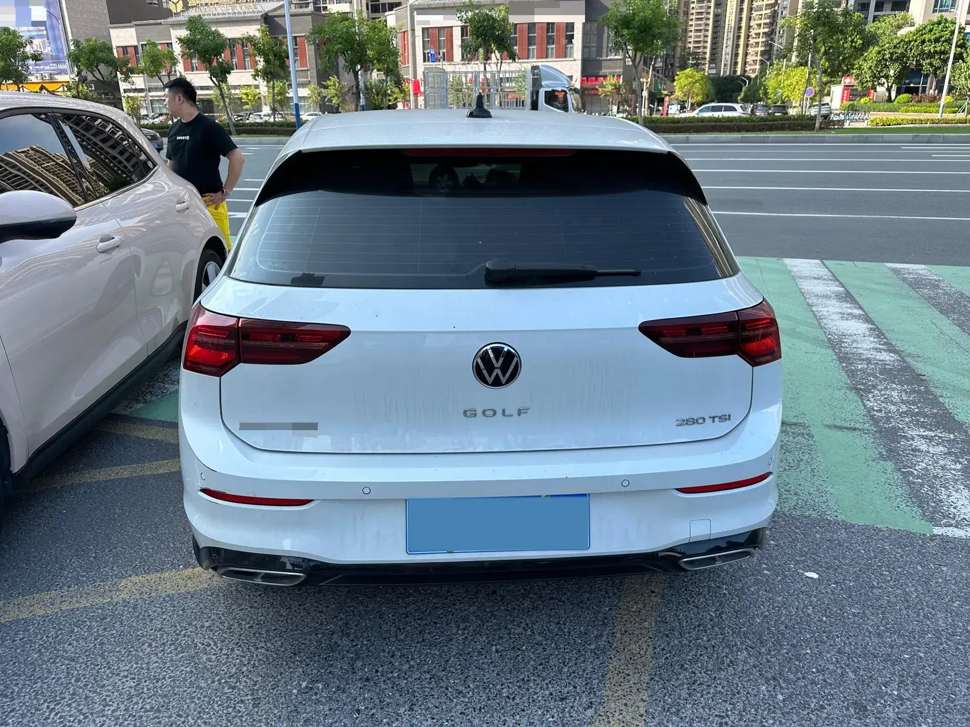 2023 VOLKSWAGEN GOLF thumbnail 4