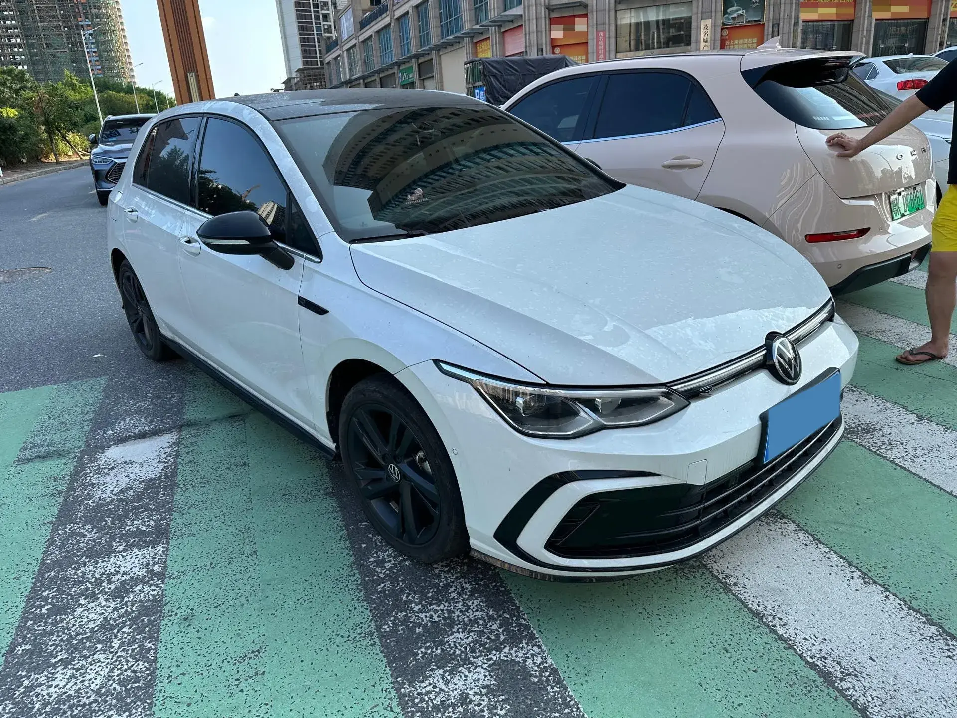 2023 VOLKSWAGEN GOLF thumbnail 3