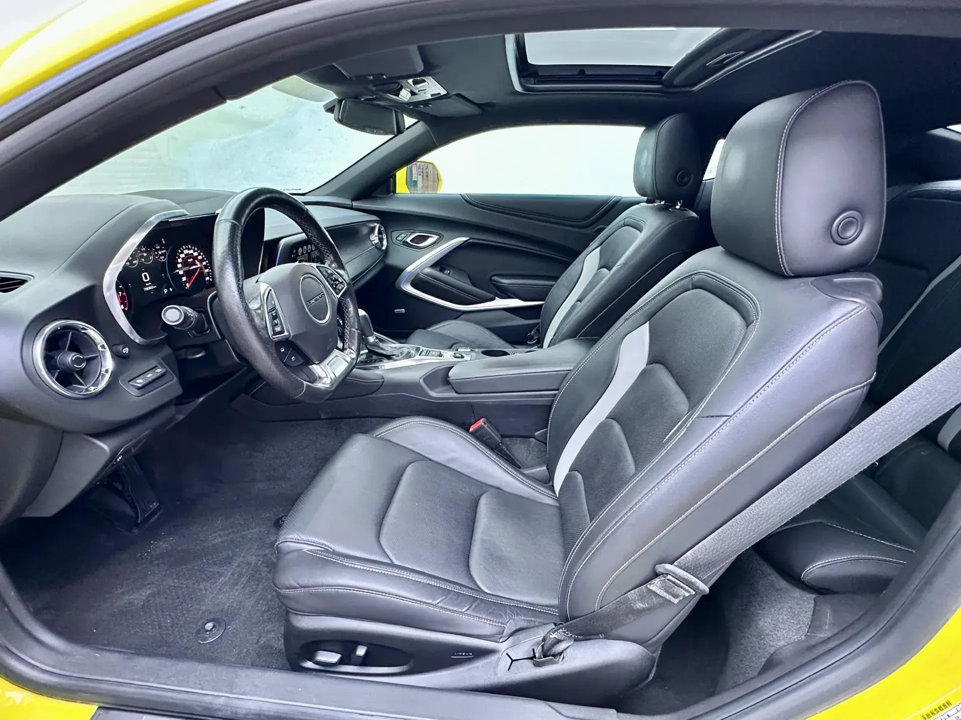 2017 CHEVROLET CAMARO thumbnail 4