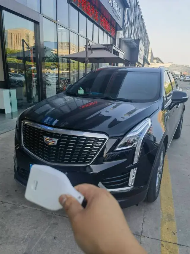2020 CADILLAC XT5 view 1
