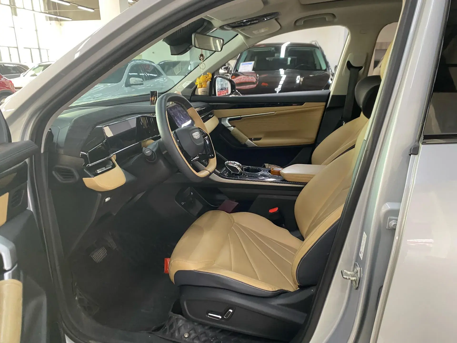 2023 GEELY STARRAY thumbnail 3