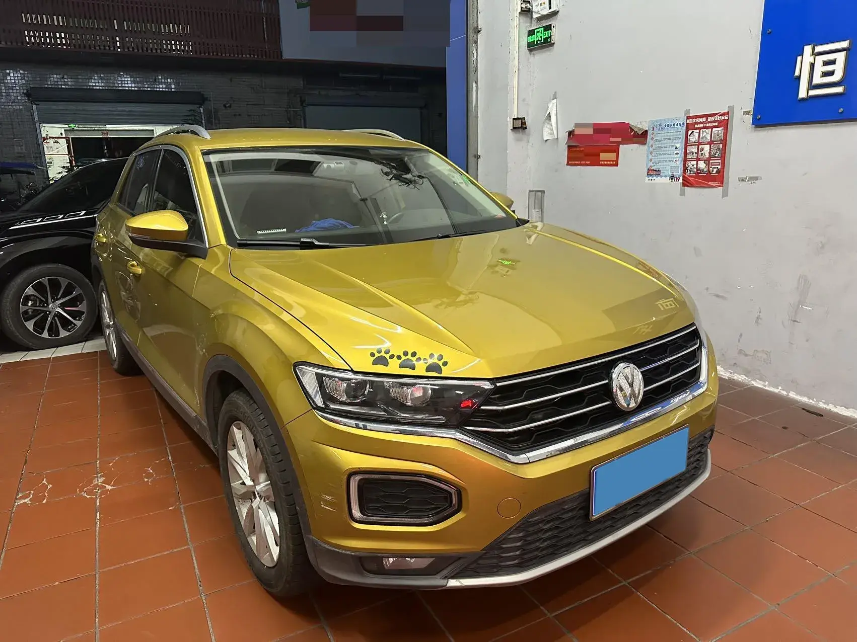 2018 VOLKSWAGEN T-ROC thumbnail 3
