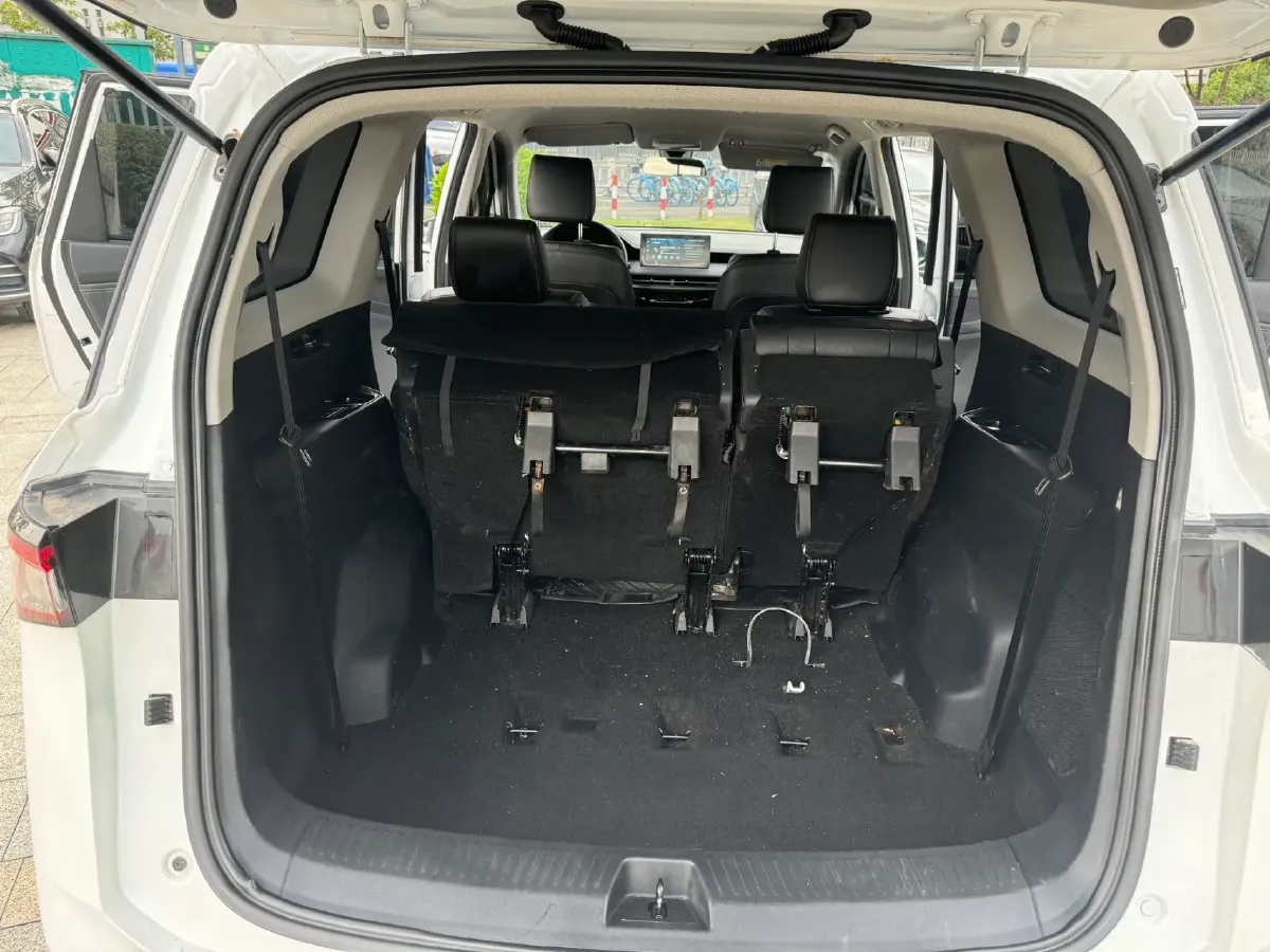 2022 WuLing JiaChen 1.5T 147HP L4 CVT,autocango,china used car exporter,china ev exporter,chinese used car exporter,chinese used ev exporter