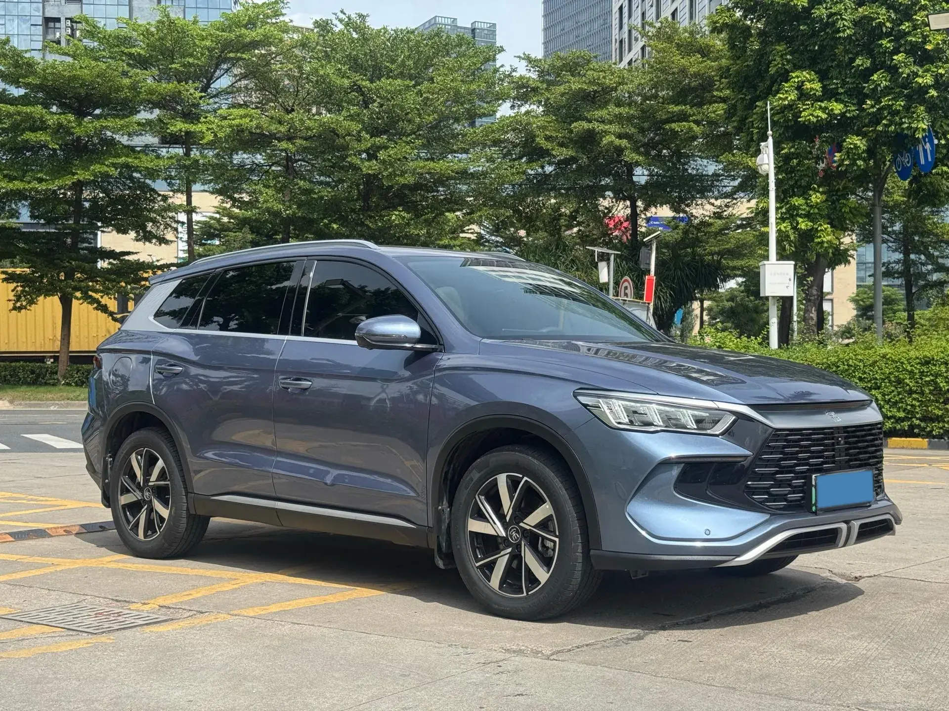 2023 BYD SONG thumbnail 3