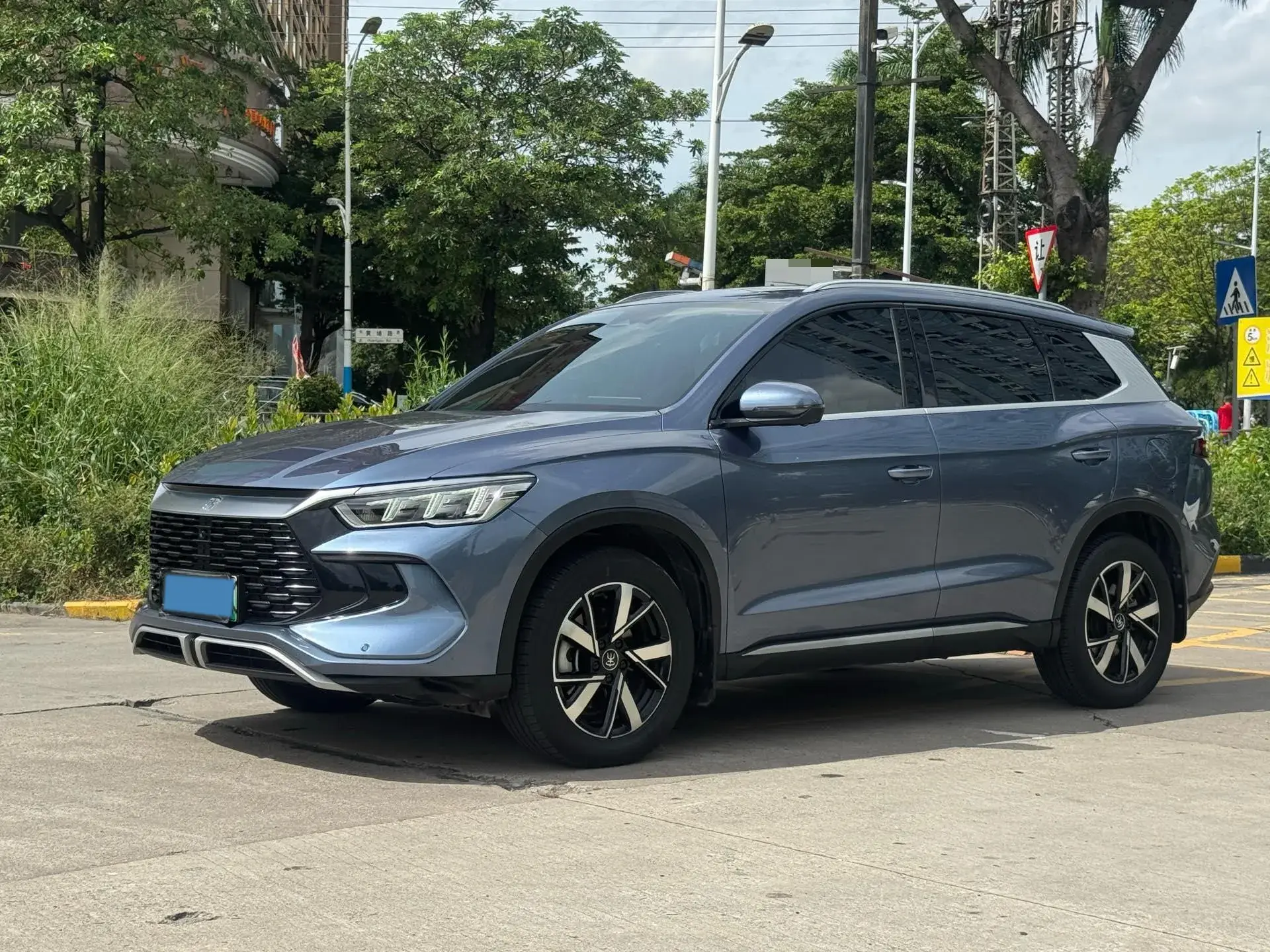 2023 BYD SONG view 1