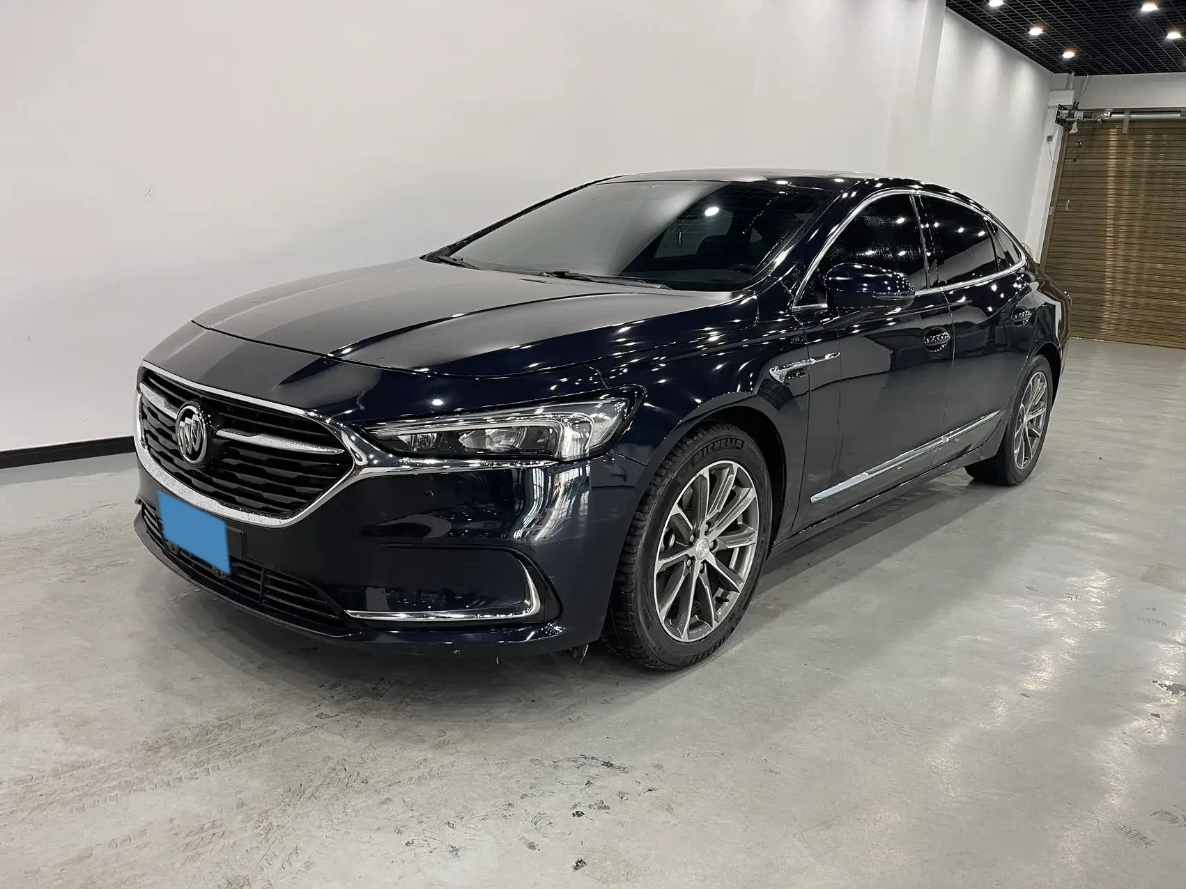 2019 BUICK LARCOSSE view 1