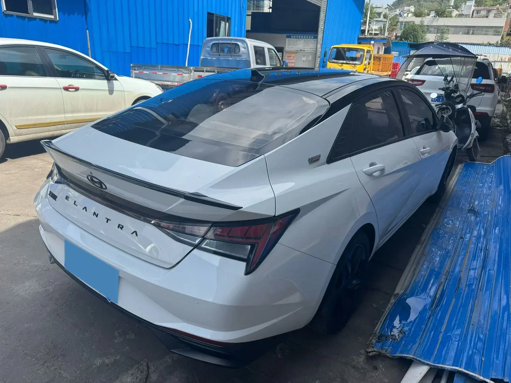 2022 HYUNDAI ELANTRA thumbnail 3