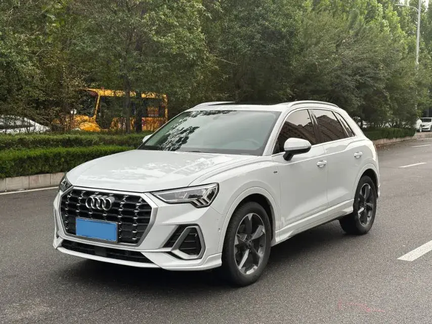 2022 AUDI Q3 view 1