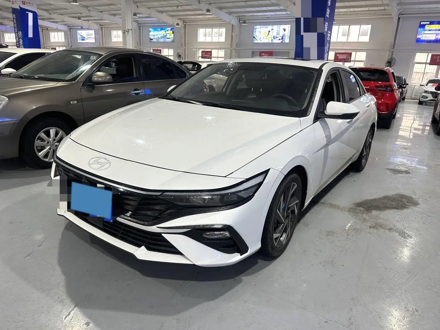 2023 HYUNDAI ELANTRA view 1