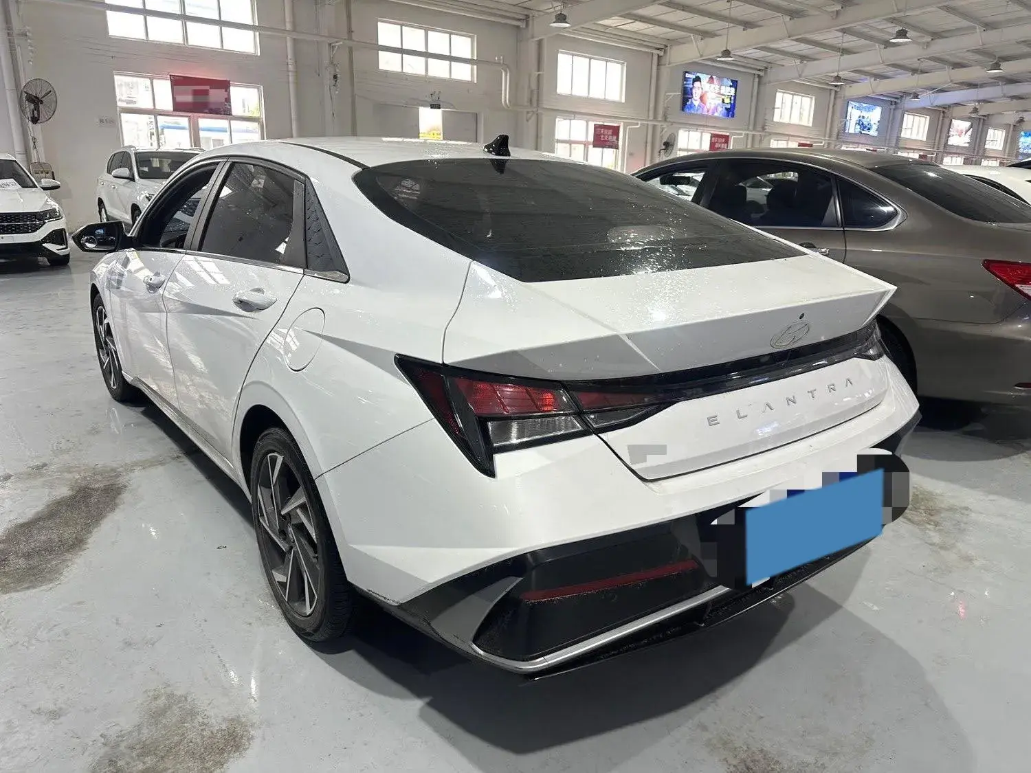 2023 HYUNDAI ELANTRA thumbnail 4