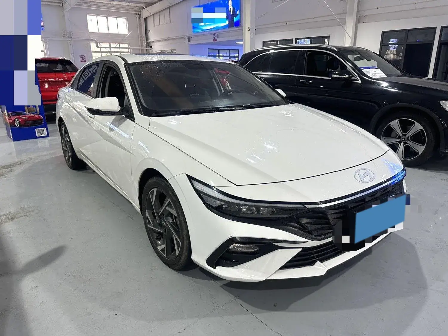 2023 HYUNDAI ELANTRA thumbnail 3