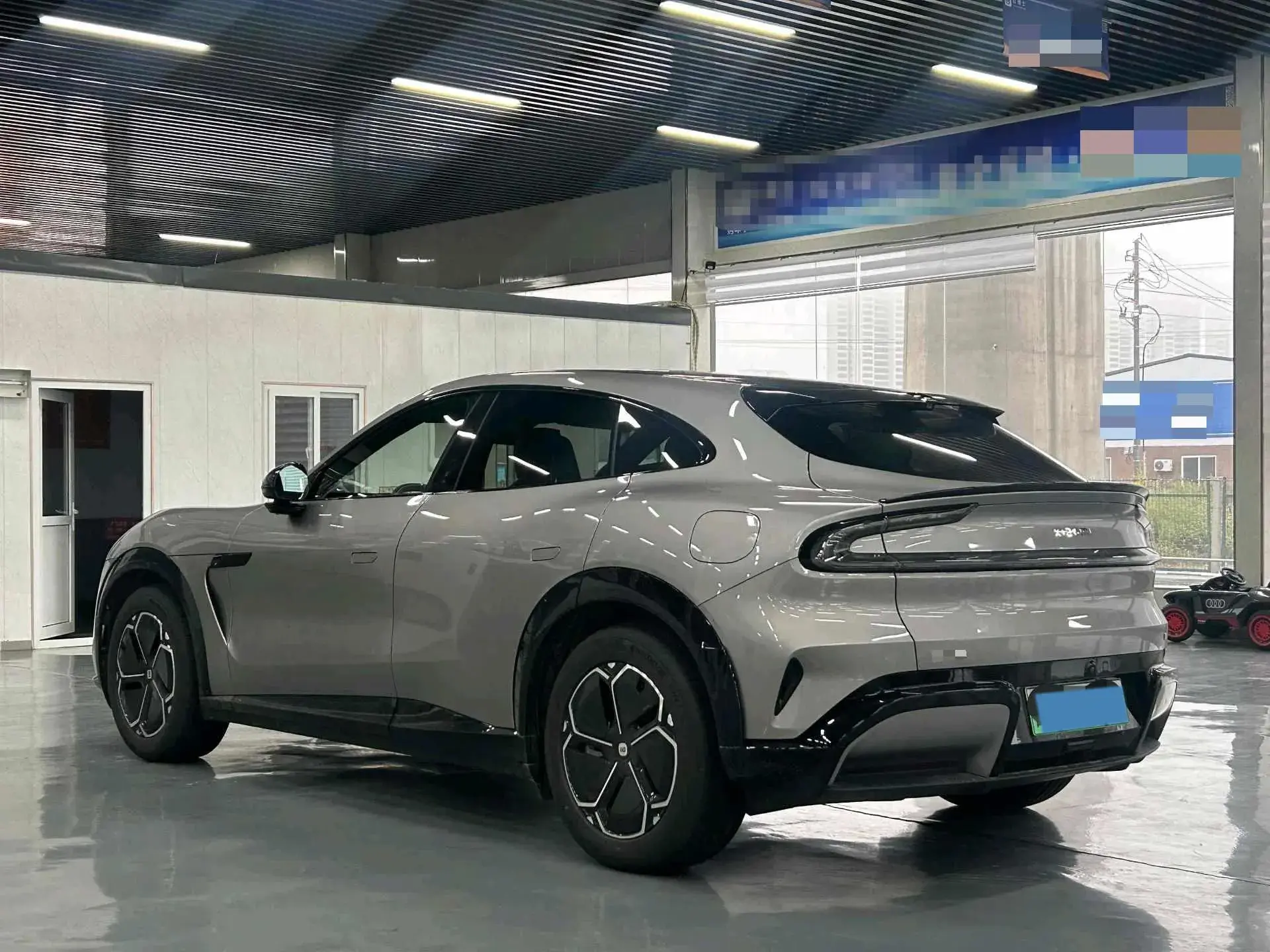 2025 MI YU7 thumbnail 4