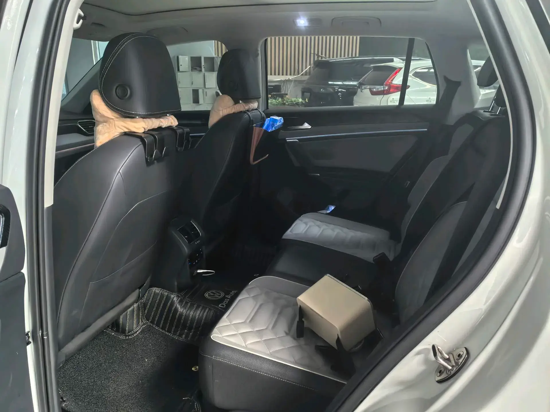 2023 VOLKSWAGEN TAYRON thumbnail 3