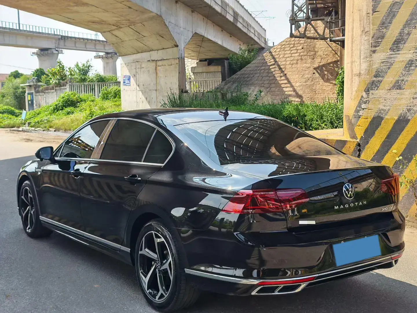 2023 VOLKSWAGEN MAGOTAN thumbnail 4