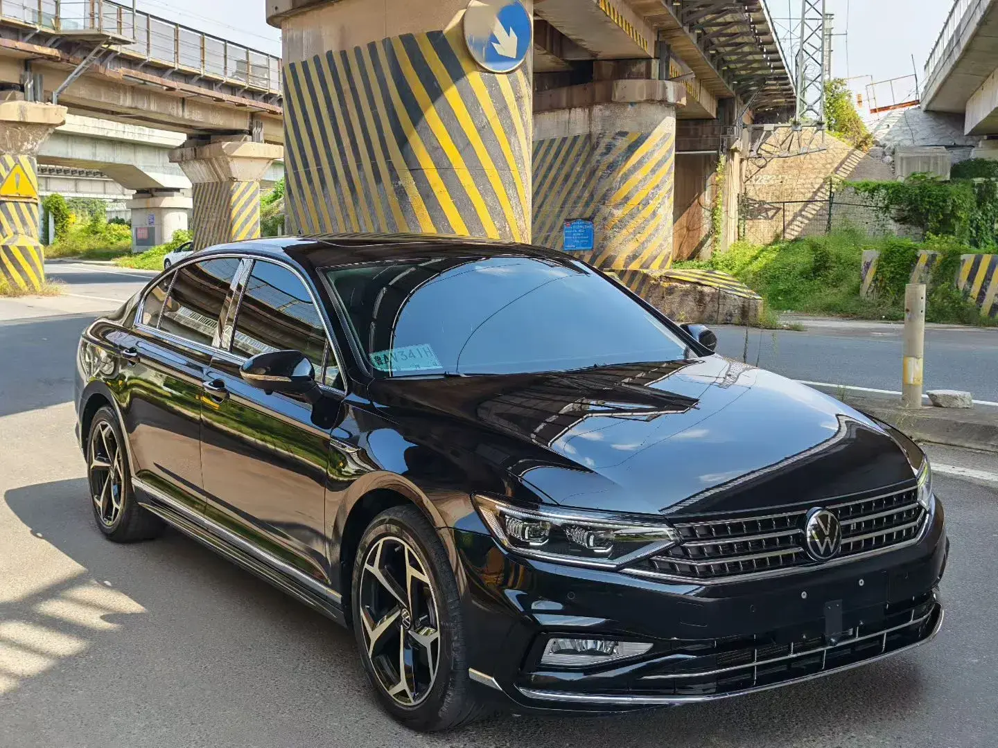 2023 VOLKSWAGEN MAGOTAN thumbnail 2