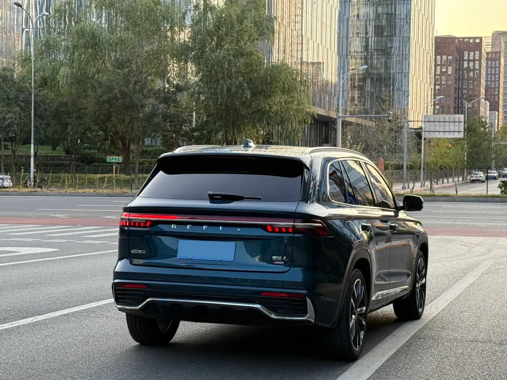 2021 GEELY MONJARO thumbnail 3