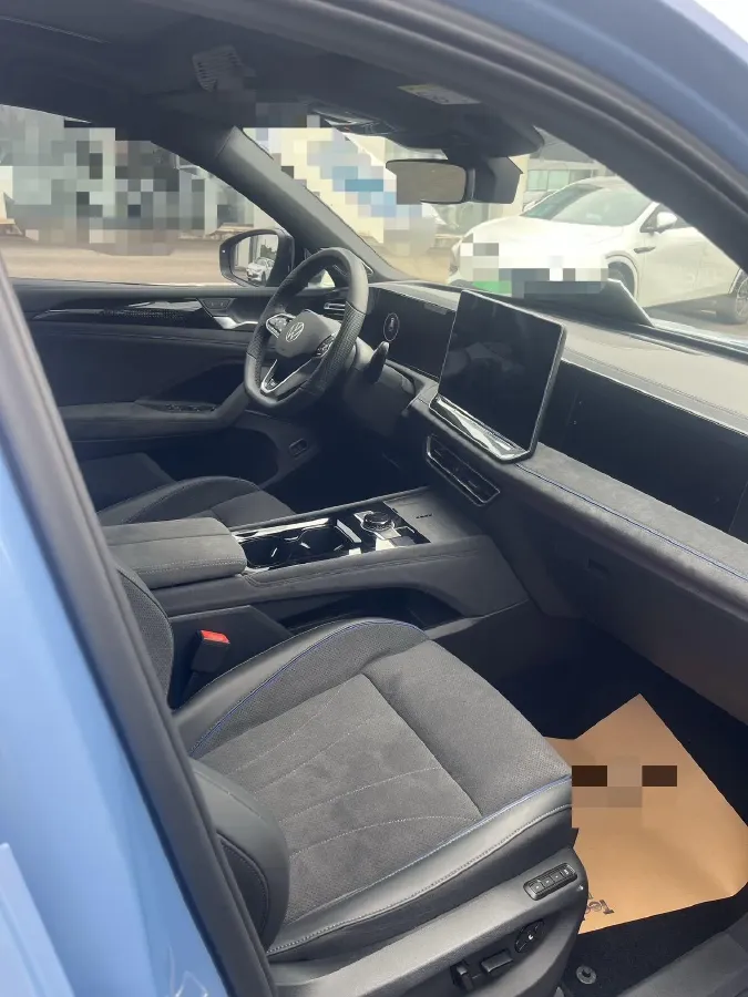 2024 Volkswagen Tiguan L 2.0T 220HP L4 7DCT,autocango,china used car exporter,china ev exporter,chinese used car exporter,chinese used ev exporter