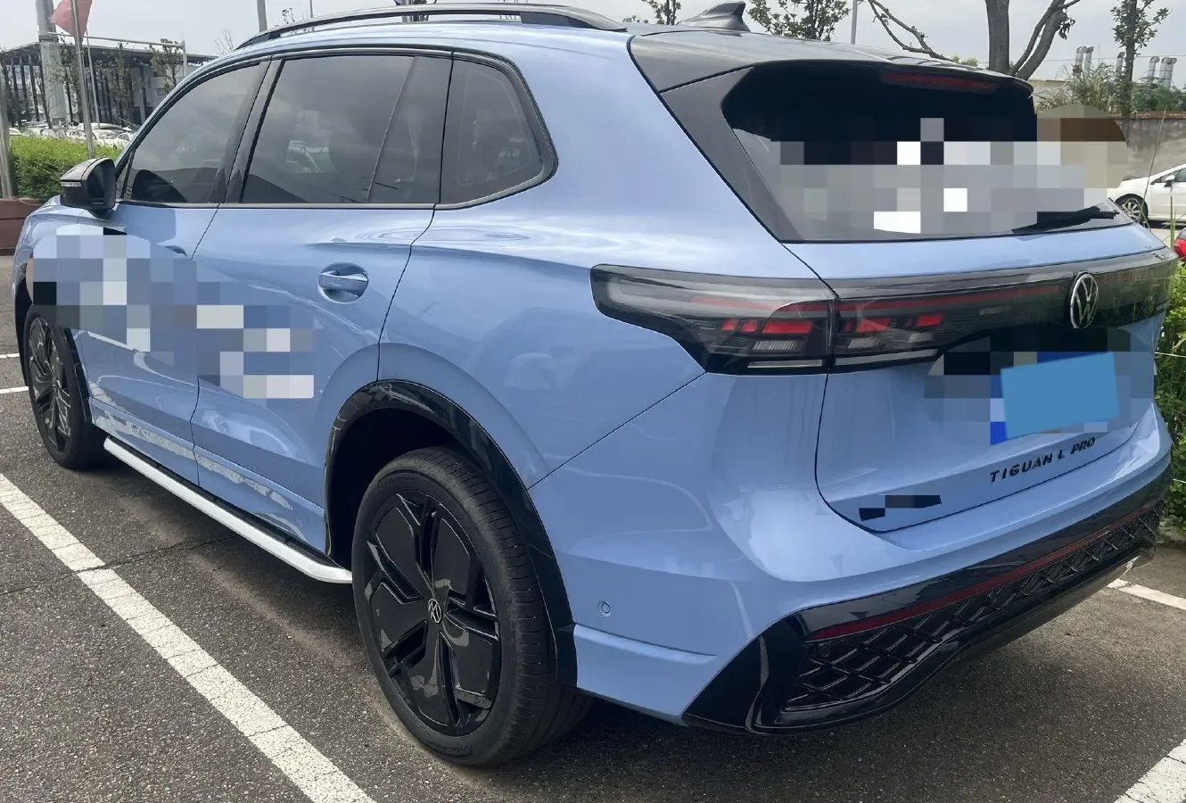 2024 Volkswagen Tiguan L 2.0T 220HP L4 7DCT,autocango,china used car exporter,china ev exporter,chinese used car exporter,chinese used ev exporter
