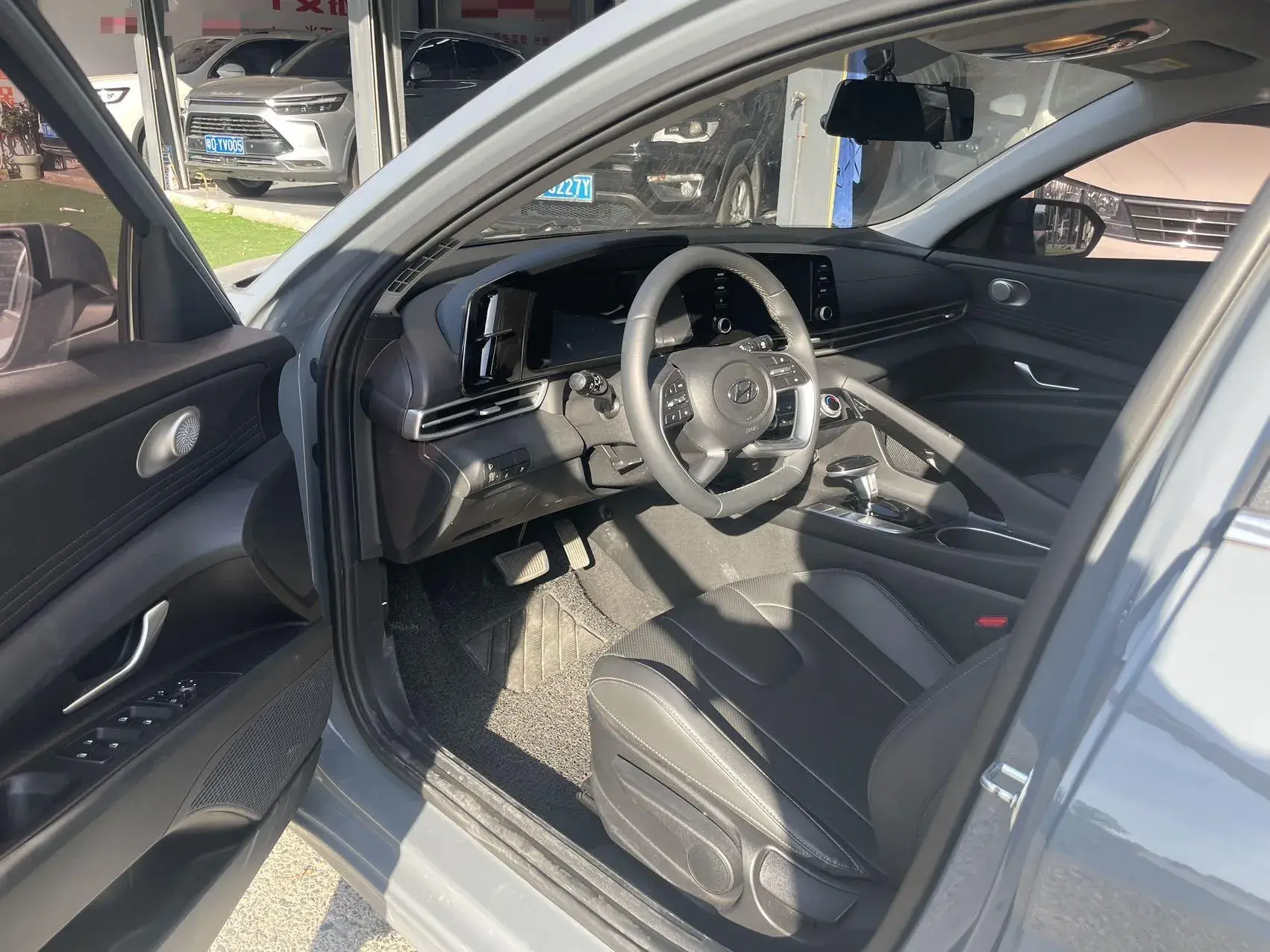 2022 HYUNDAI ELANTRA thumbnail 3