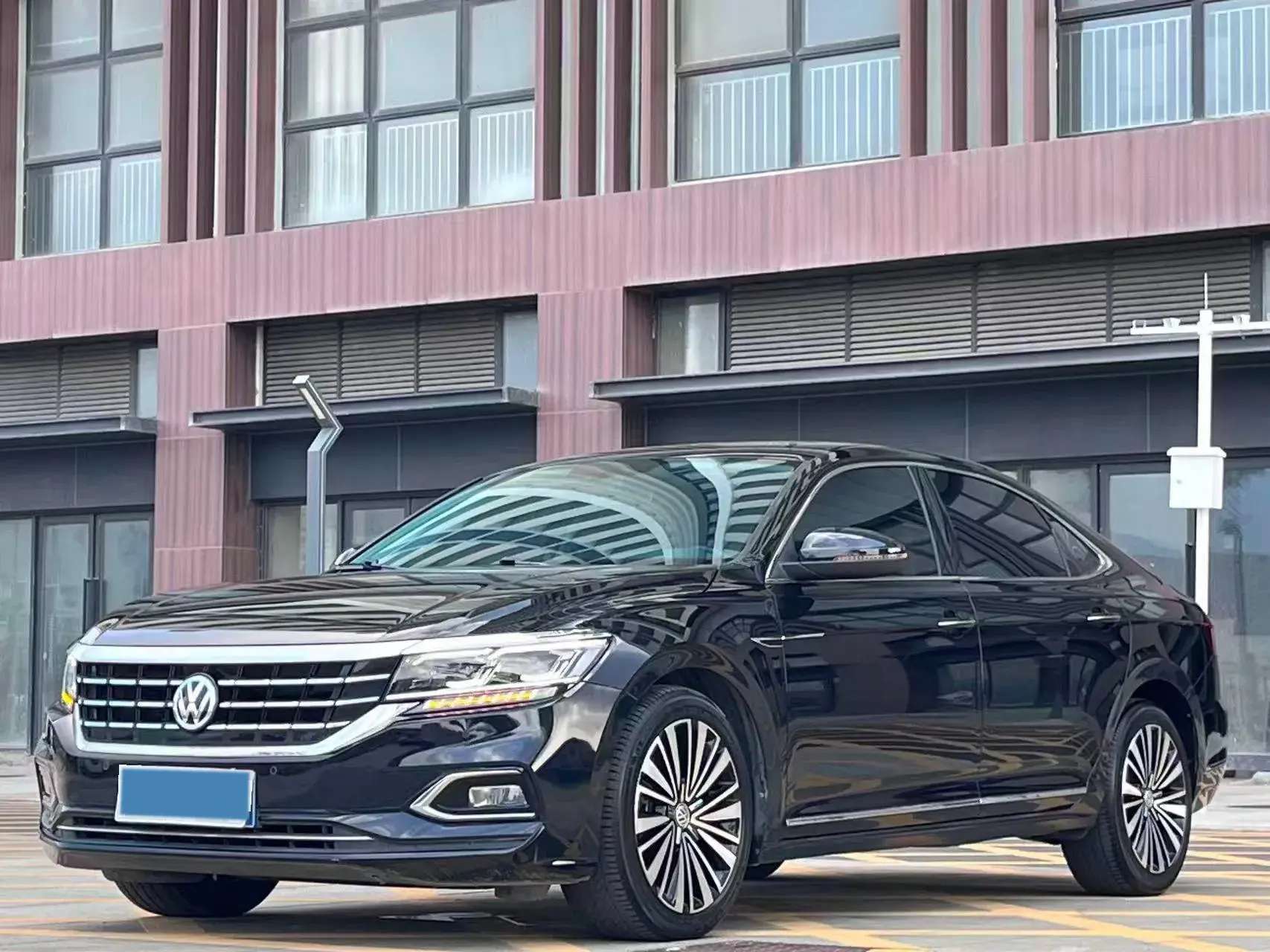 2019 VOLKSWAGEN PASSAT view 1