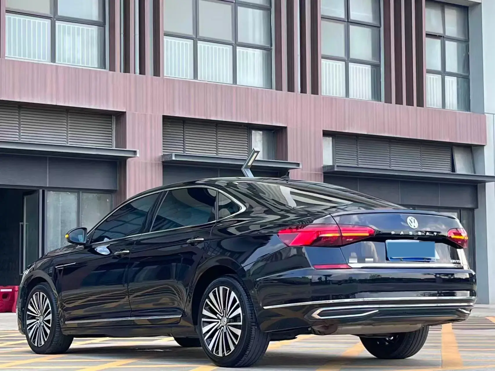 2019 VOLKSWAGEN PASSAT thumbnail 4