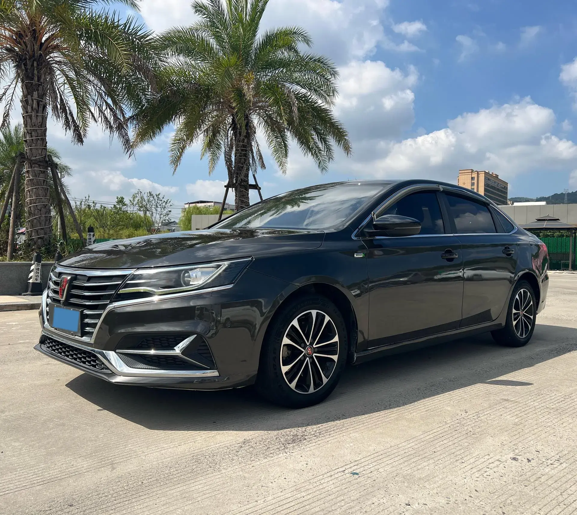 2019 ROEWE I6 view 1