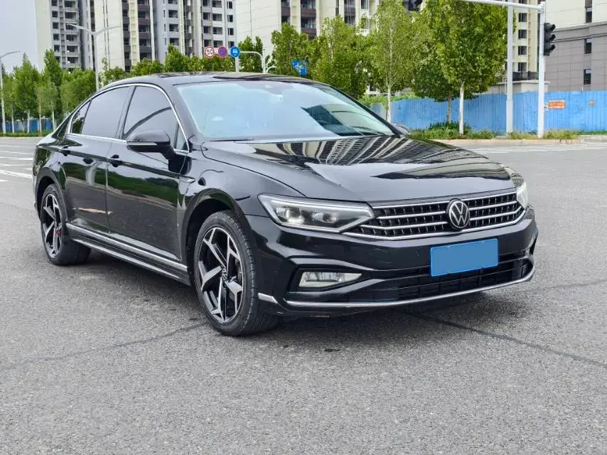 2023 VOLKSWAGEN MAGOTAN thumbnail 3