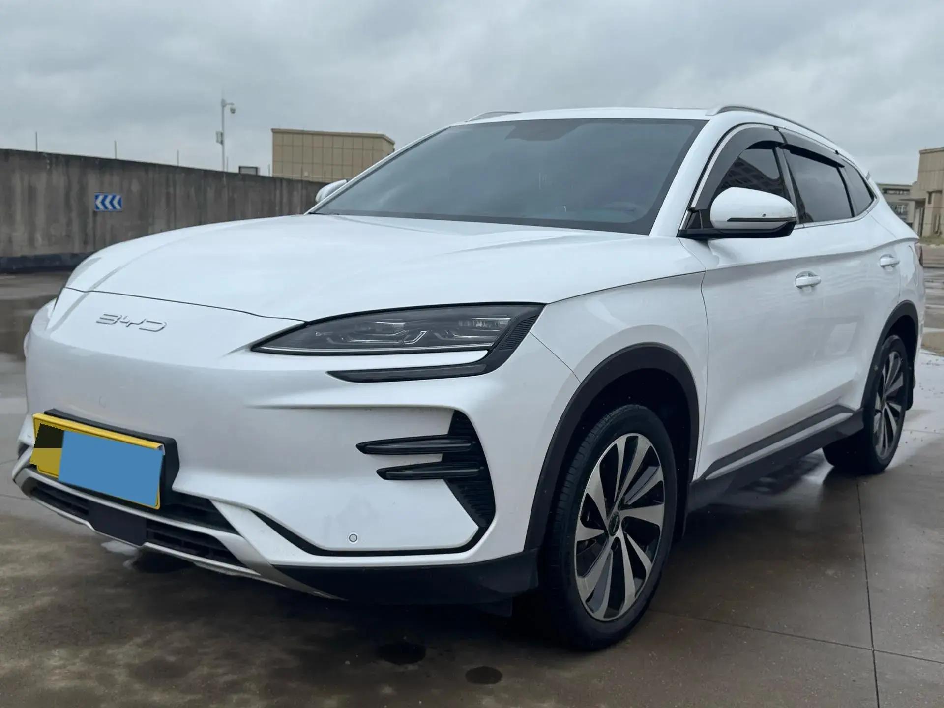 2023 BYD SONG view 1