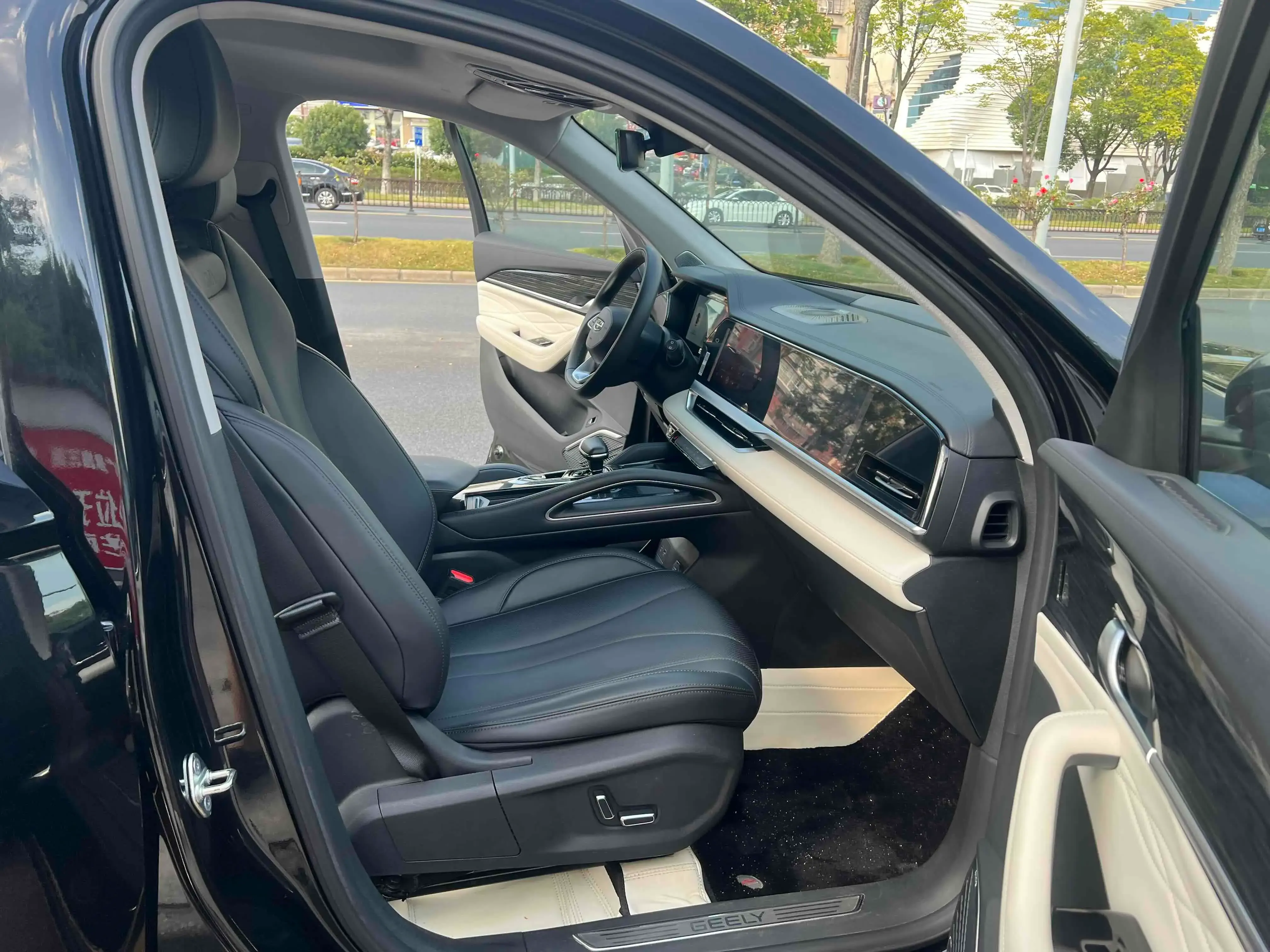 2023 GEELY MONJARO thumbnail 4