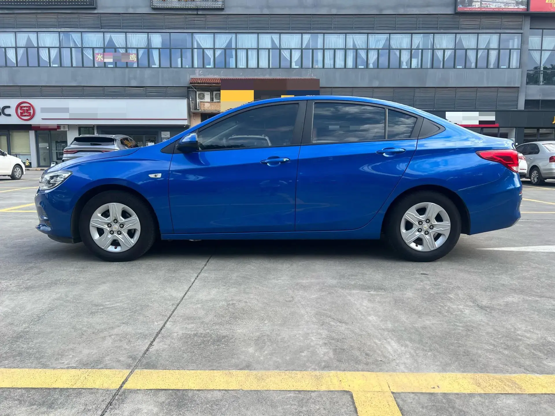 2019 CHEVROLET CAVALIER thumbnail 4