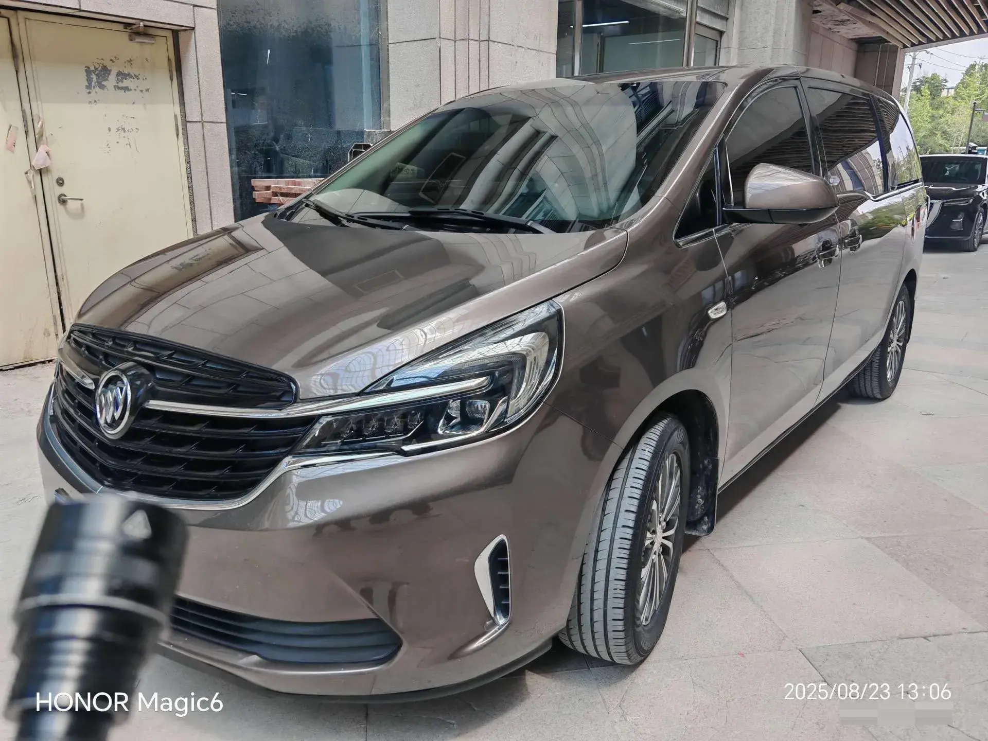 2021 BUICK GL8 view 1