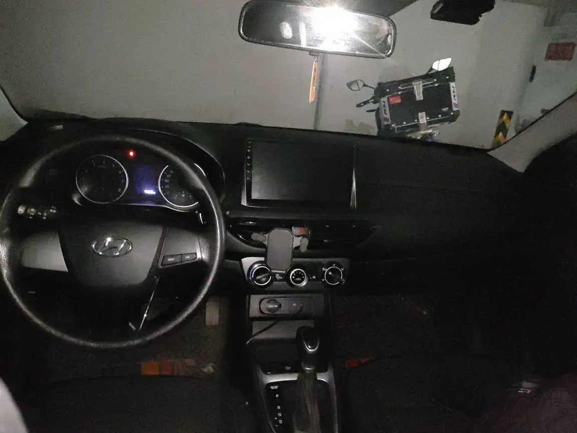 2017 HYUNDAI CELESTA thumbnail 3