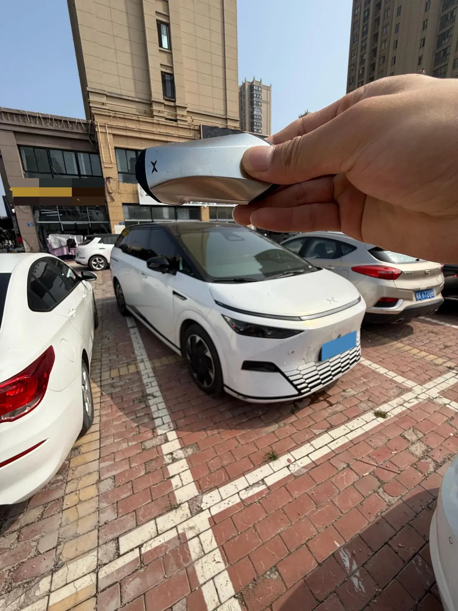 2024 XPENG X9 thumbnail 2