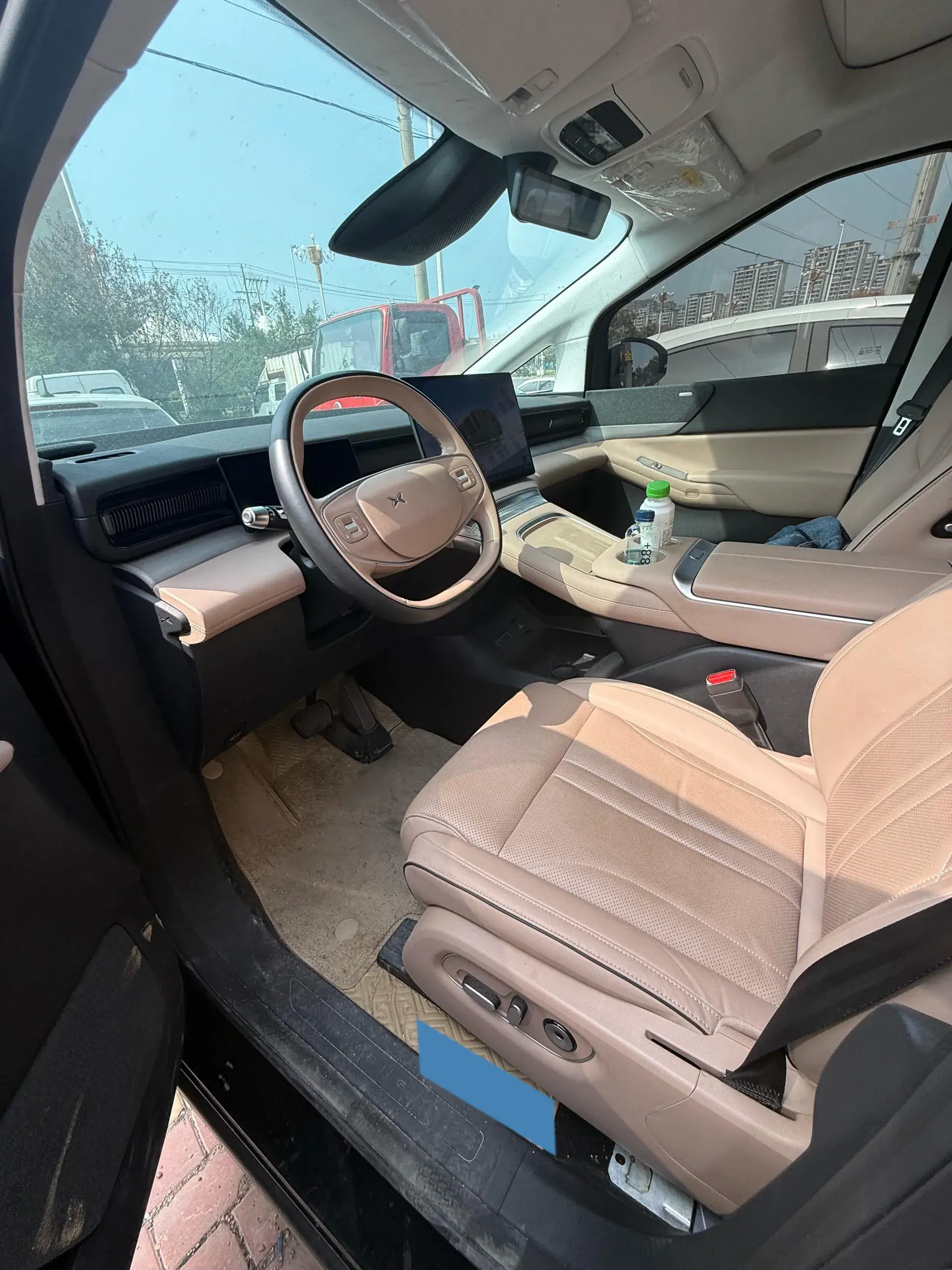 2024 XPENG X9 thumbnail 3