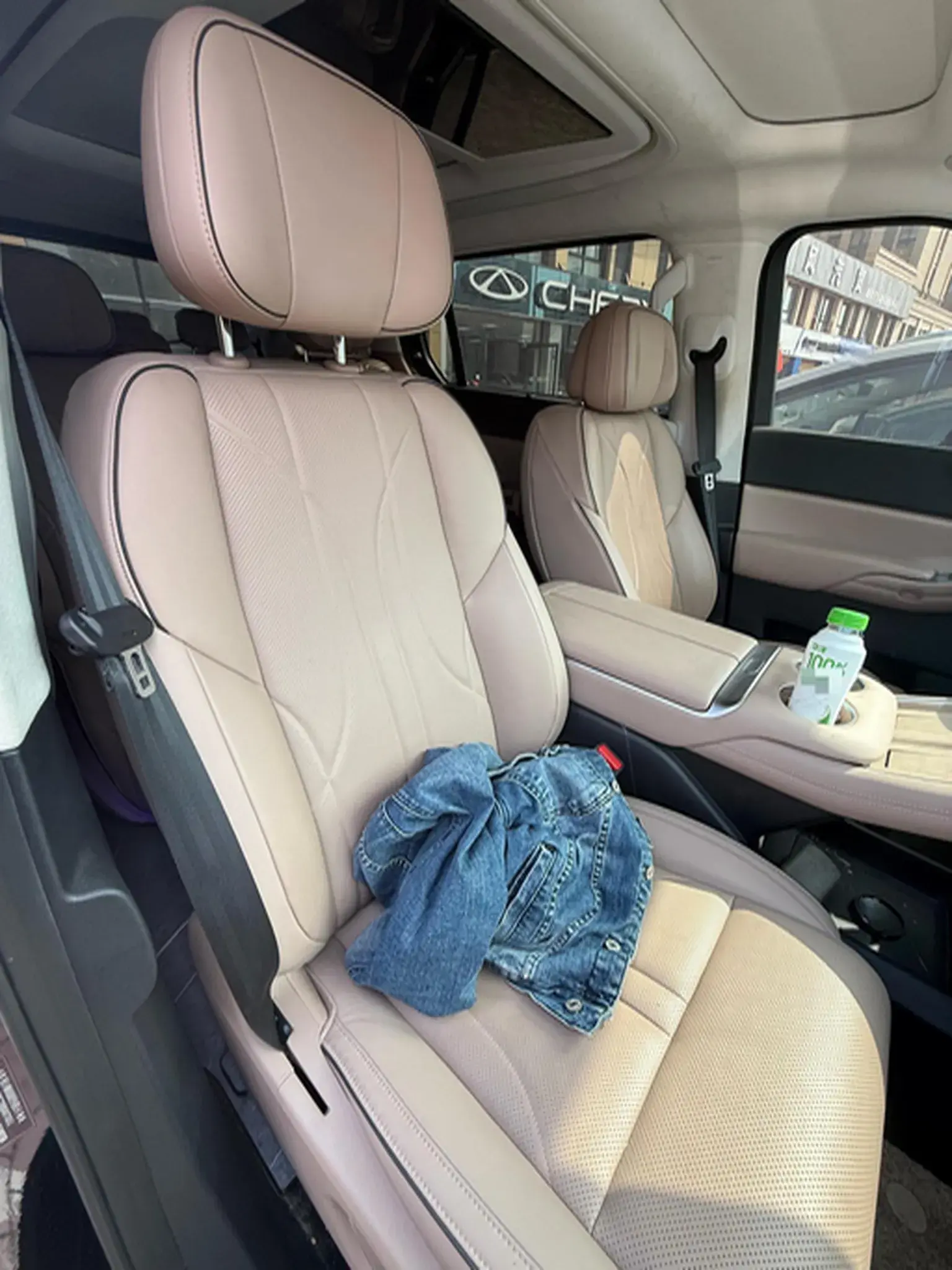 2024 XPENG X9 thumbnail 4