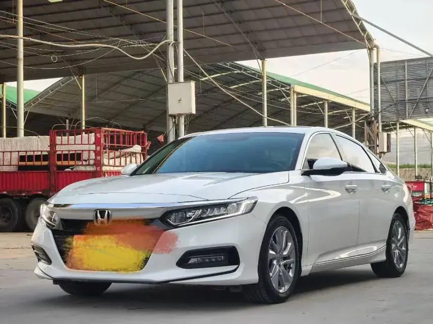 2018 HONDA ACCORD view 1