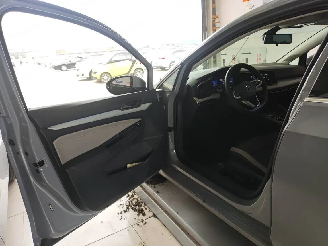 2023 VOLKSWAGEN GOLF thumbnail 4