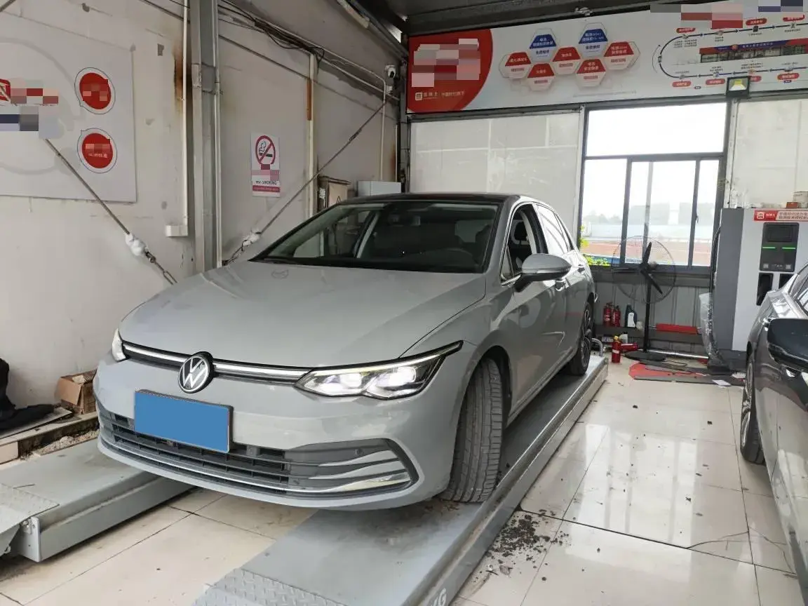 2023 VOLKSWAGEN GOLF view 1