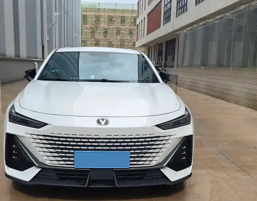 2022 CHANGAN UNI-V thumbnail 2