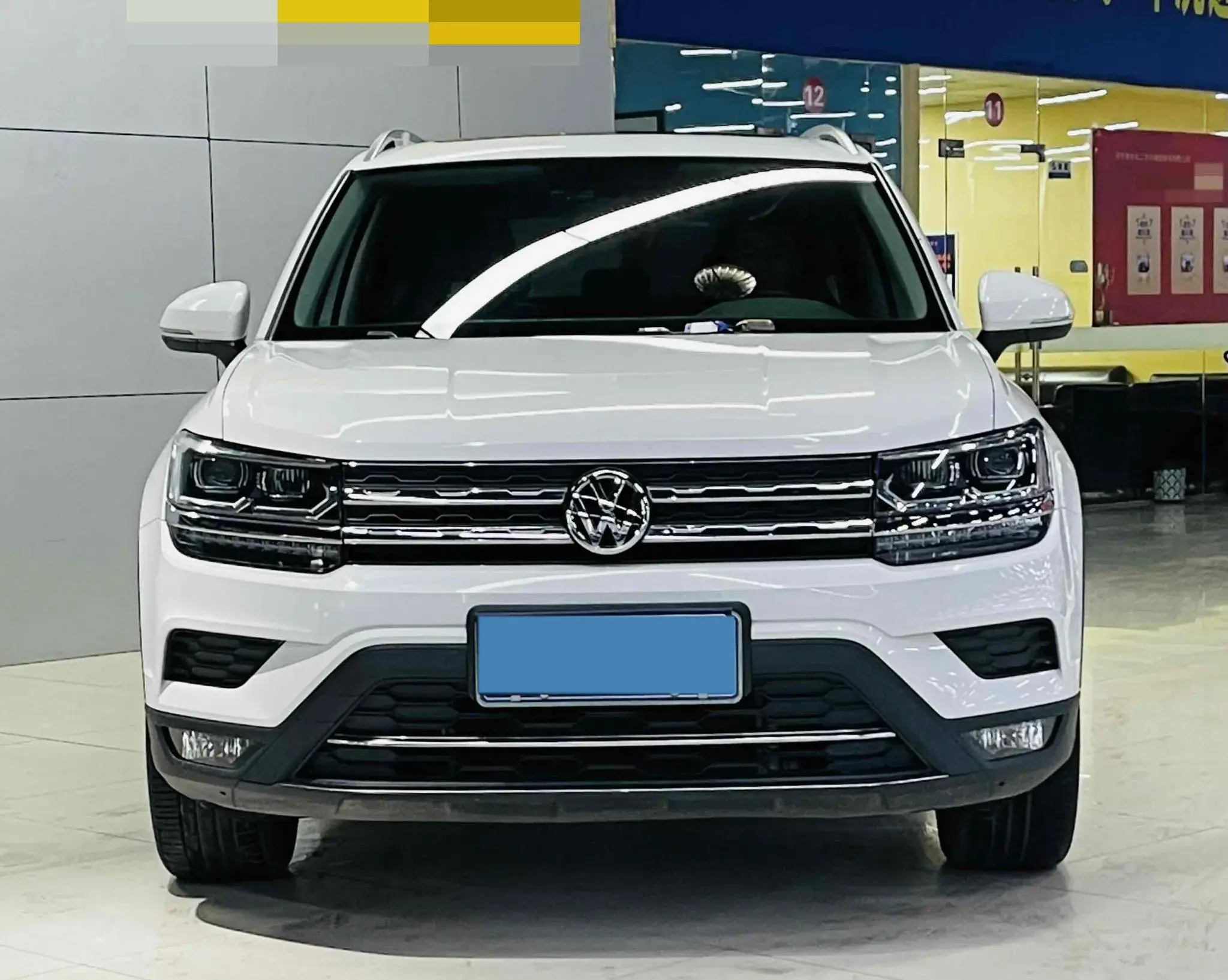 2020 VOLKSWAGEN THARU thumbnail 2