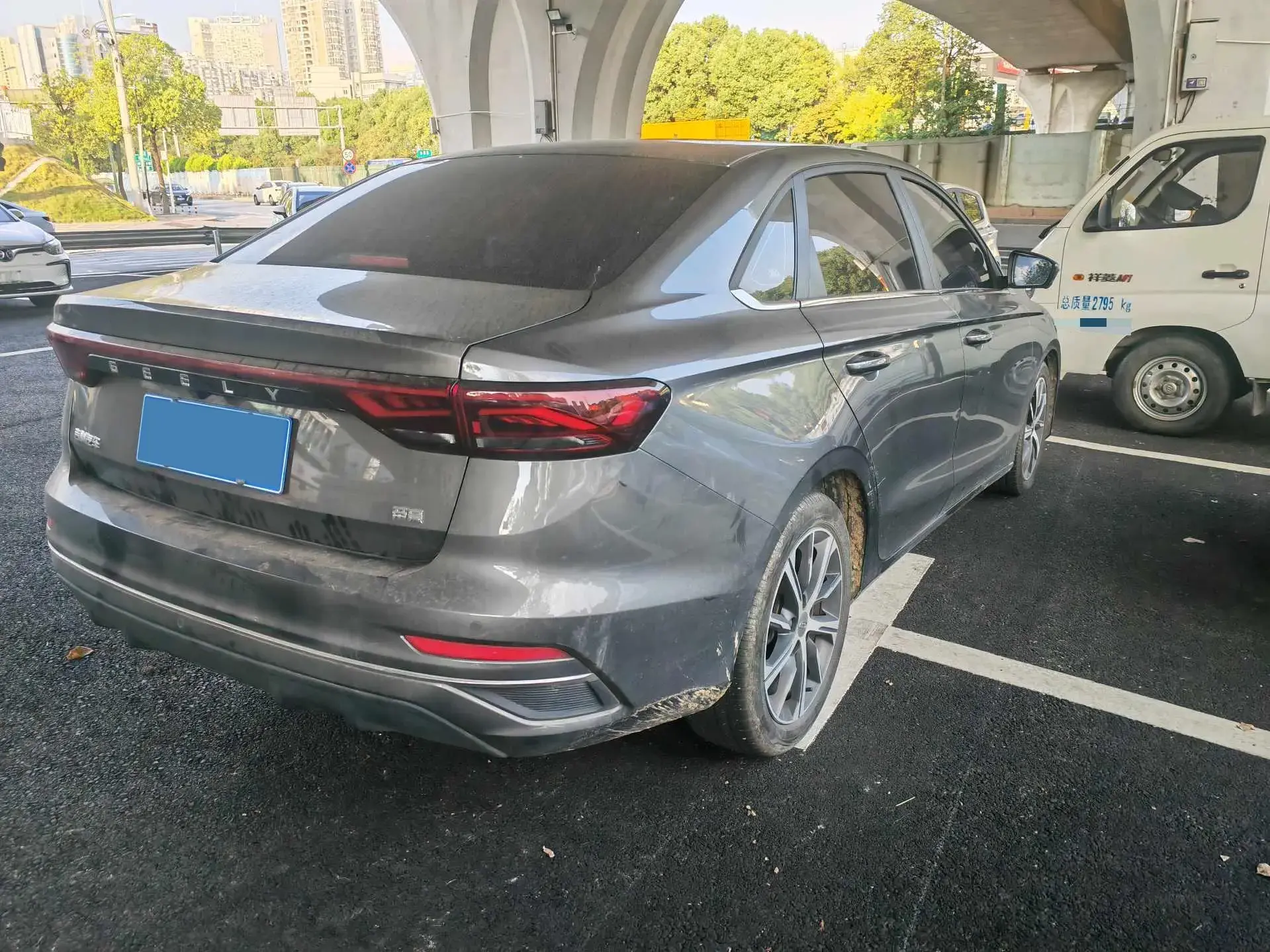 2022 GEELY EMGRAND thumbnail 3