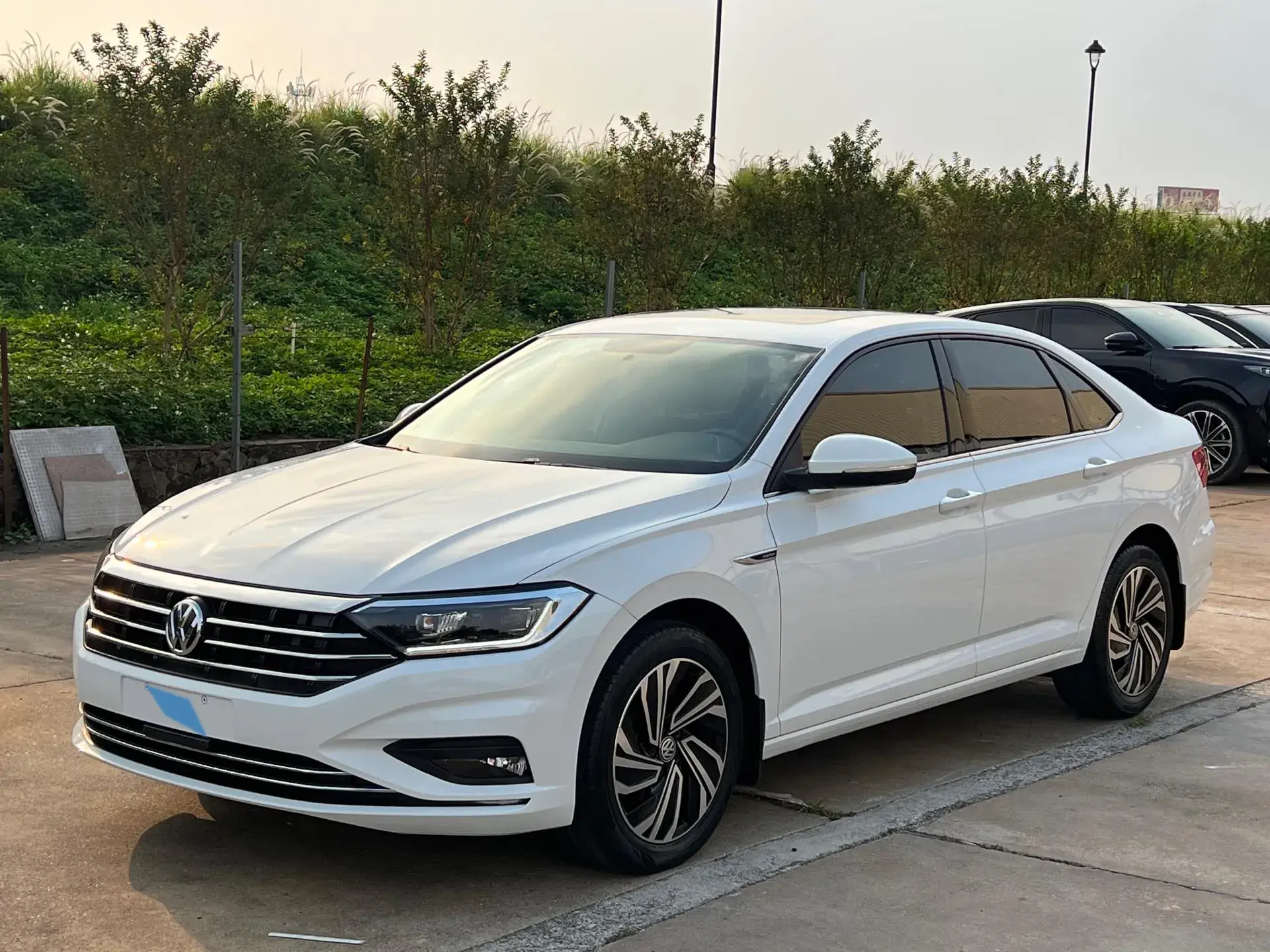 2021 VOLKSWAGEN SAGITAR view 1