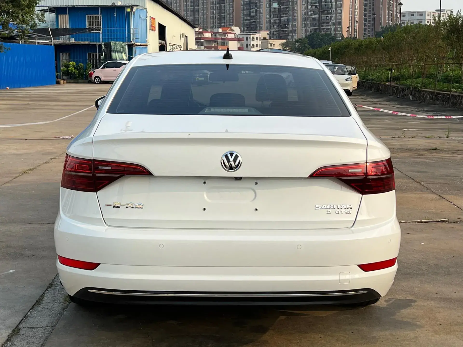 2021 VOLKSWAGEN SAGITAR thumbnail 4