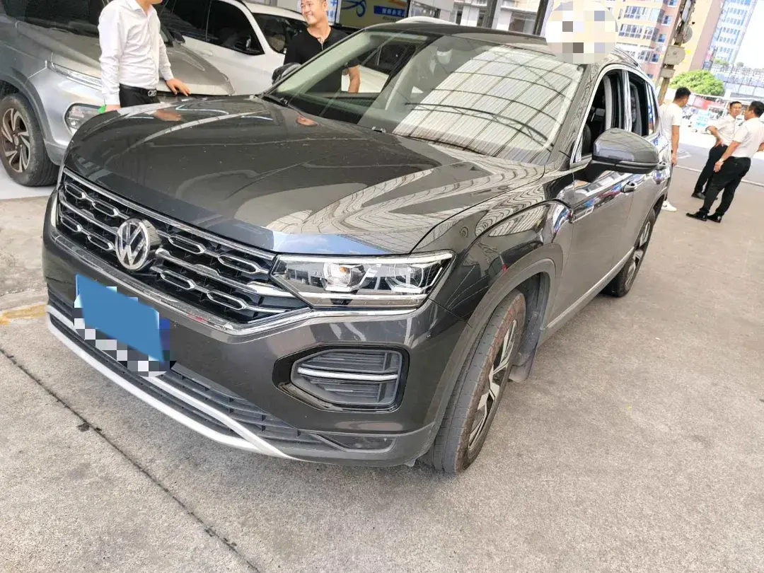 2020 VOLKSWAGEN TAYRON view 1