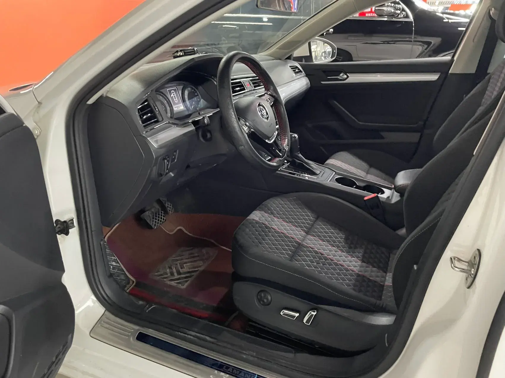 2019 VOLKSWAGEN LAMANDO thumbnail 2