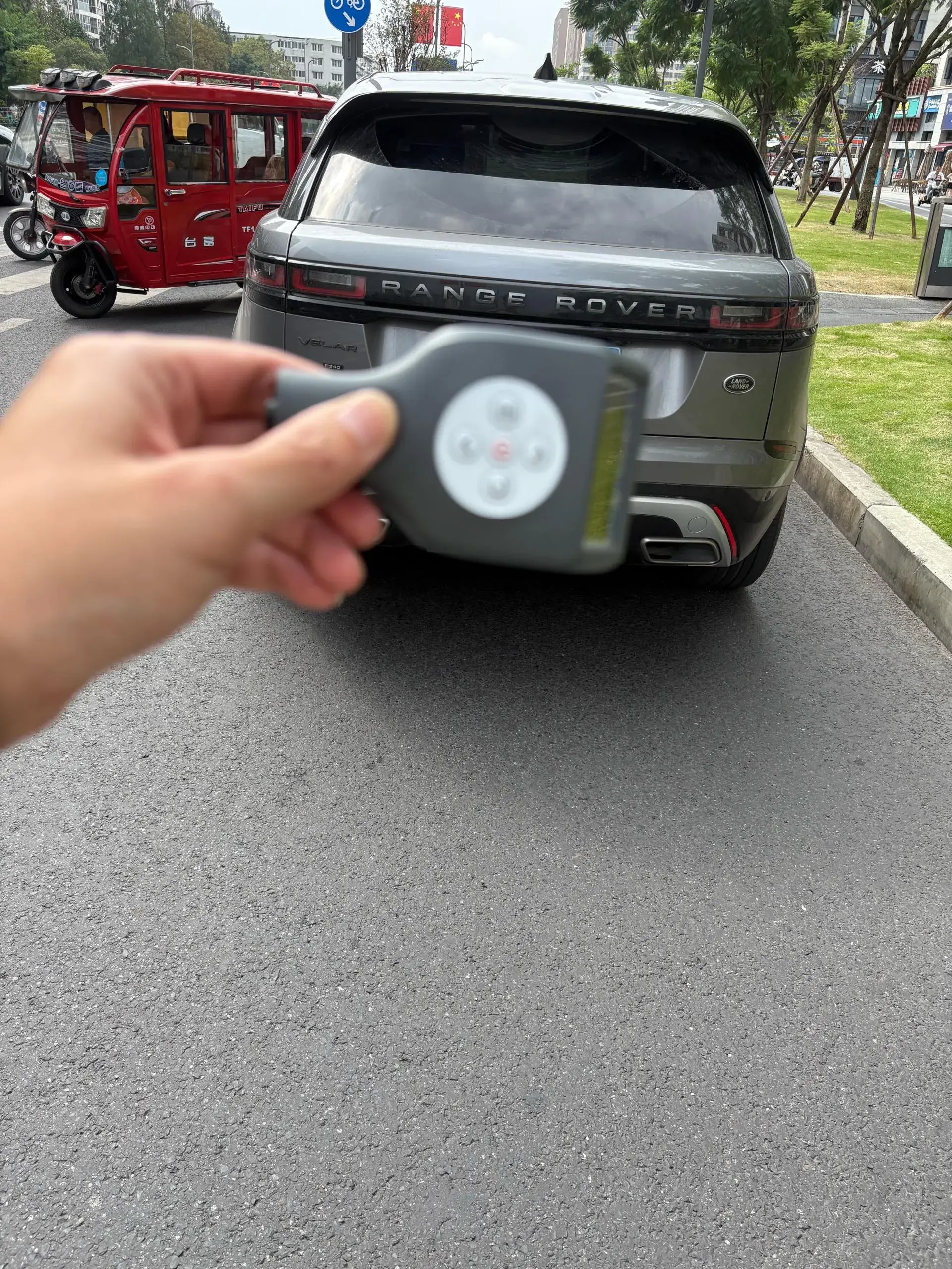 2020 LAND ROVER thumbnail 3