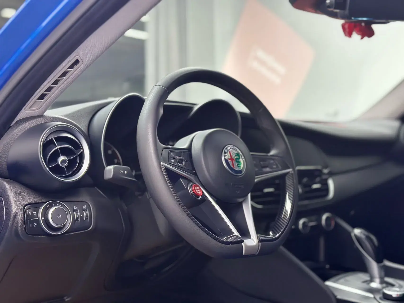 2017 ALFA ROMEO thumbnail 4